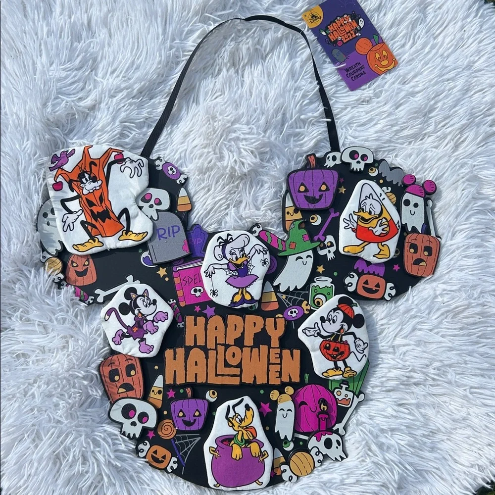 Disney Parks 2022 Mickey Mouse and Friends ''Happy Halloween” Door Wreath NEW
